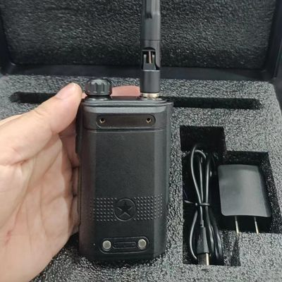 Handheld Drone Detector Man Portable Handy Drone Detection Equipment 300MHz To 6GHz