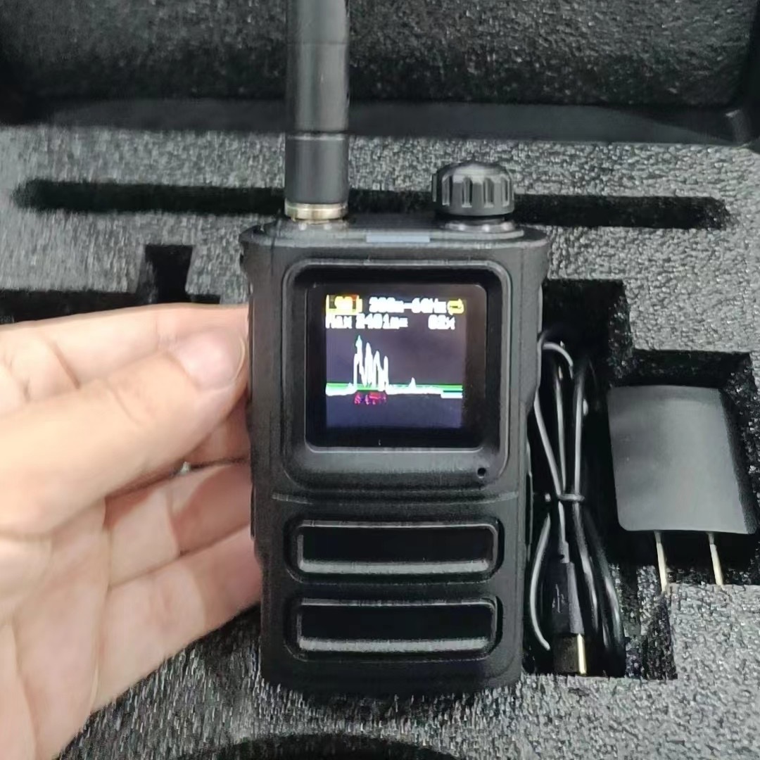 Handheld Drone Detector Man Portable Handy Drone Detection Equipment 300MHz To 6GHz