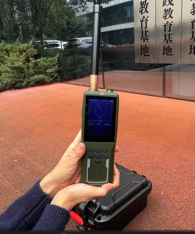 Anti Drone Detector For Handled Device Long Range 3KM Frequency Detecton